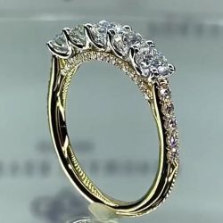 Round Brilliant Halo Engagement Ring