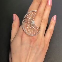 Exclusive Design Round Cut Engagement Ring
